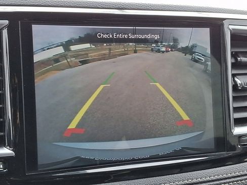 Used 2024 Chrysler Pacifica Limited image 21