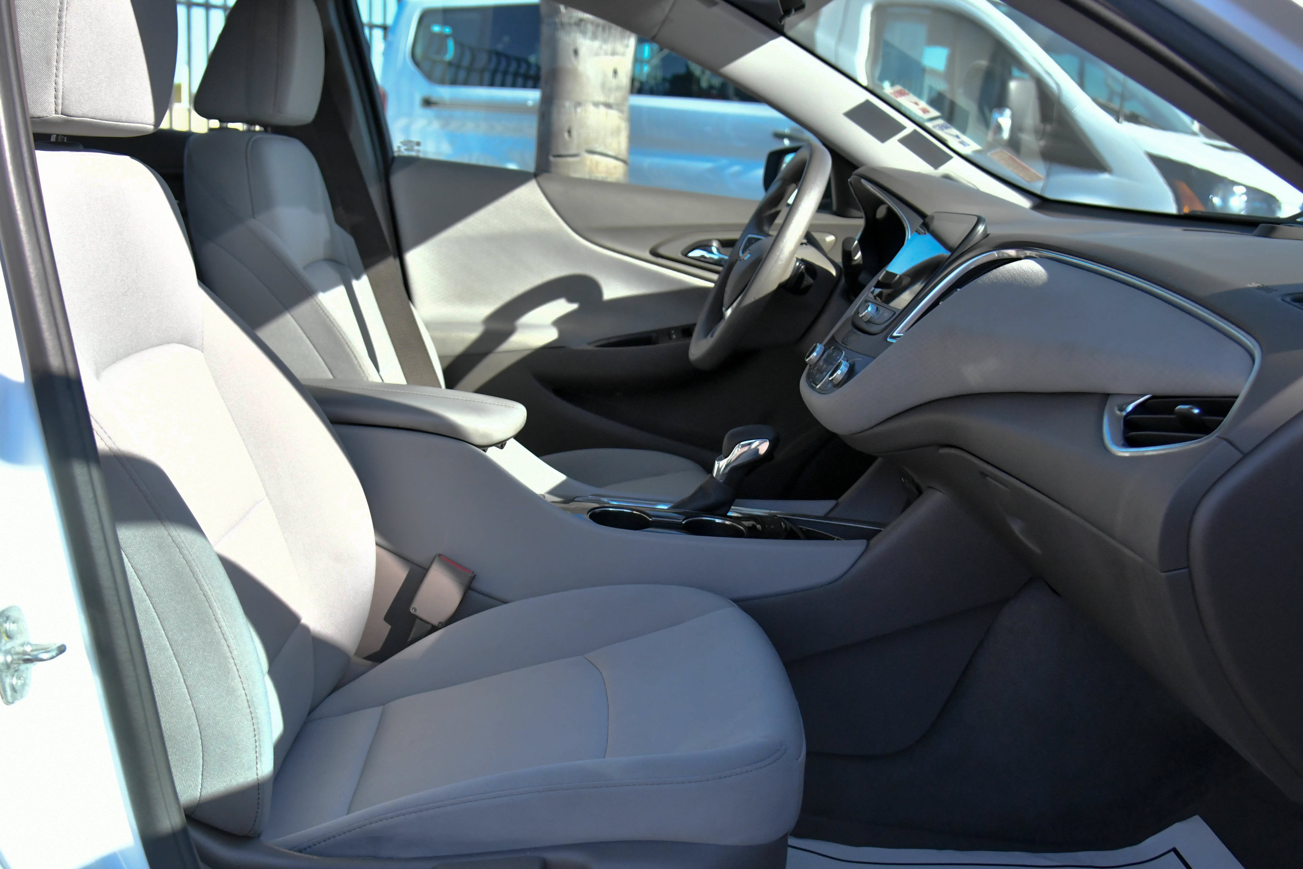 Used 2021 Chevrolet Malibu LT FWD image 40