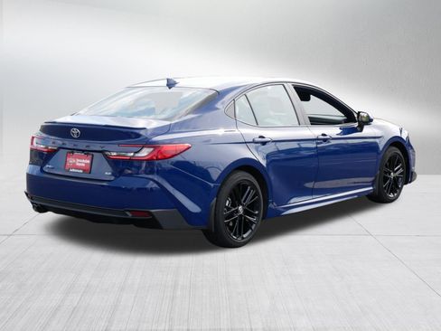 Used 2025 Toyota Camry SE w/ Convenience Package FWD image 7
