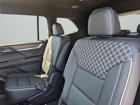 New 2026 GMC Acadia Denali FWD image 21