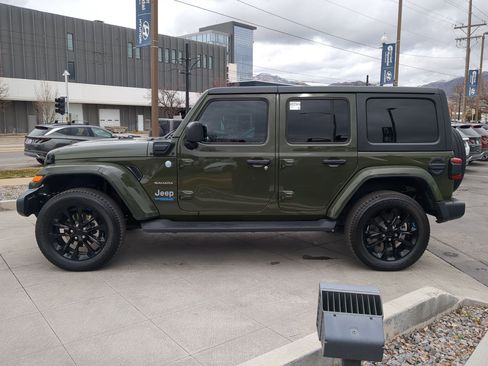 Used 2022 Jeep Wrangler Unlimited Sahara image 9