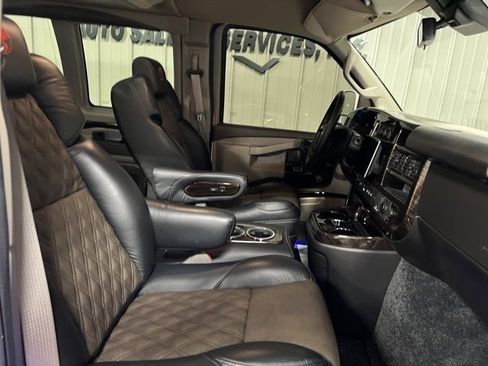Used 2025 GMC Savana 2500 w/ Driver Convenience Package image 33