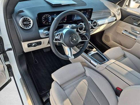 Certified 2025 Mercedes-Benz GLB 250 image 10