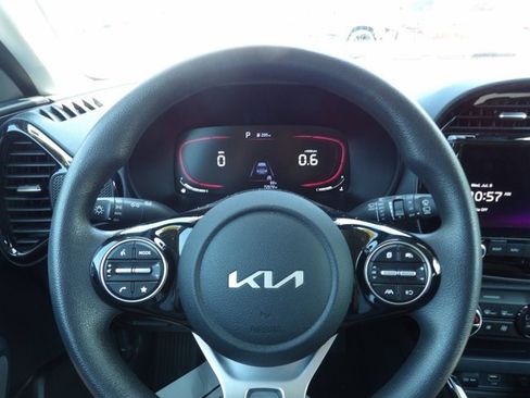 Used 2023 Kia Soul S FWD image 14