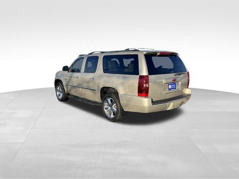 Used 2013 Chevrolet Suburban LTZ image 4