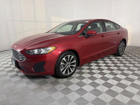 Certified 2020 Ford Fusion SE image 3