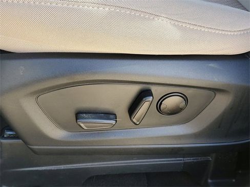 Used 2023 Ford Explorer XLT image 17