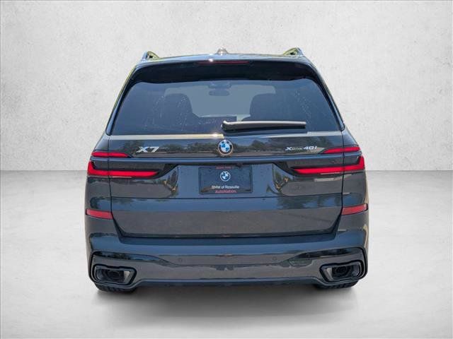 Used 2025 BMW X7 xDrive40i w/ M Sport Package AWD/4WD image 8