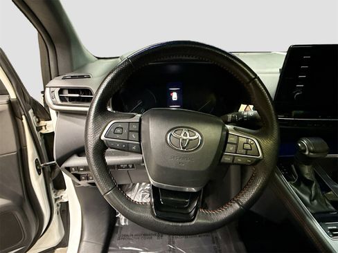 Used 2021 Toyota Sienna XSE image 11