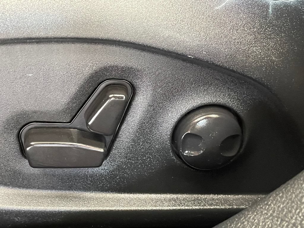 Used 2023 Jeep Compass Limited AWD/4WD image 17