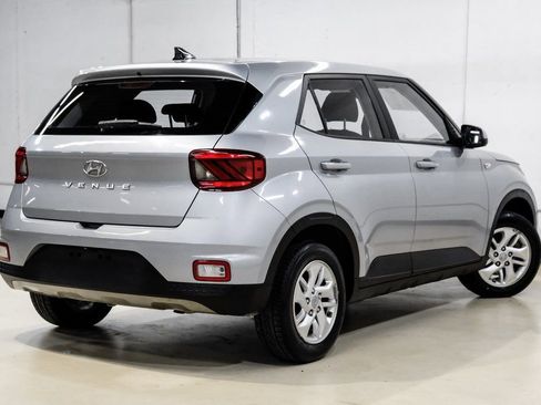 Used 2021 Hyundai Venue SE image 8