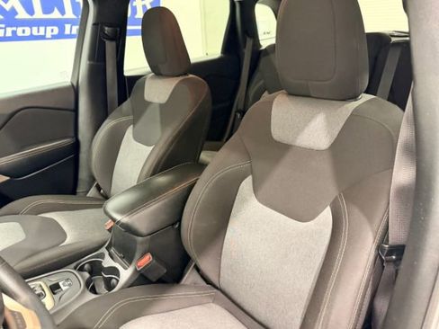 Used 2018 Jeep Cherokee Latitude image 29