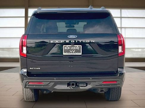 Used 2025 Ford Expedition Active AWD/4WD image 4
