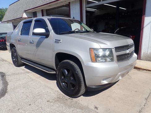 Used 2007 Chevrolet Avalanche LT w/ LT Preferred Equipment Group AWD/4WD image 28