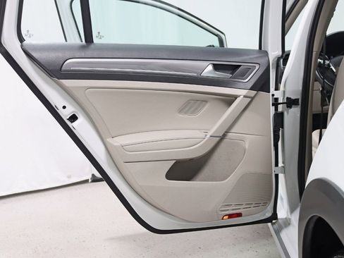 Used 2017 Volkswagen Golf Alltrack SE image 30