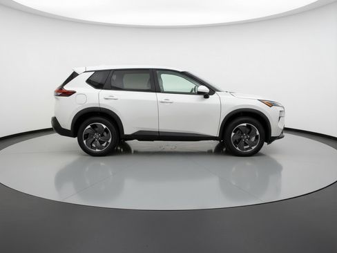 Used 2025 Nissan Rogue SV FWD image 11