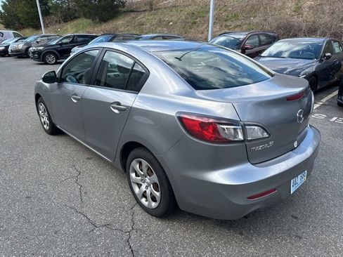 Used 2013 MAZDA MAZDA3 i SV w/ Convenience Pkg FWD image 2