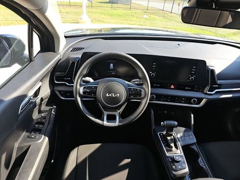 Used 2025 Kia Sportage LX FWD image 23