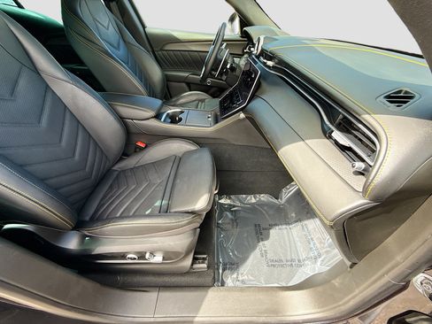 Certified 2024 Maserati Grecale Trofeo image 14