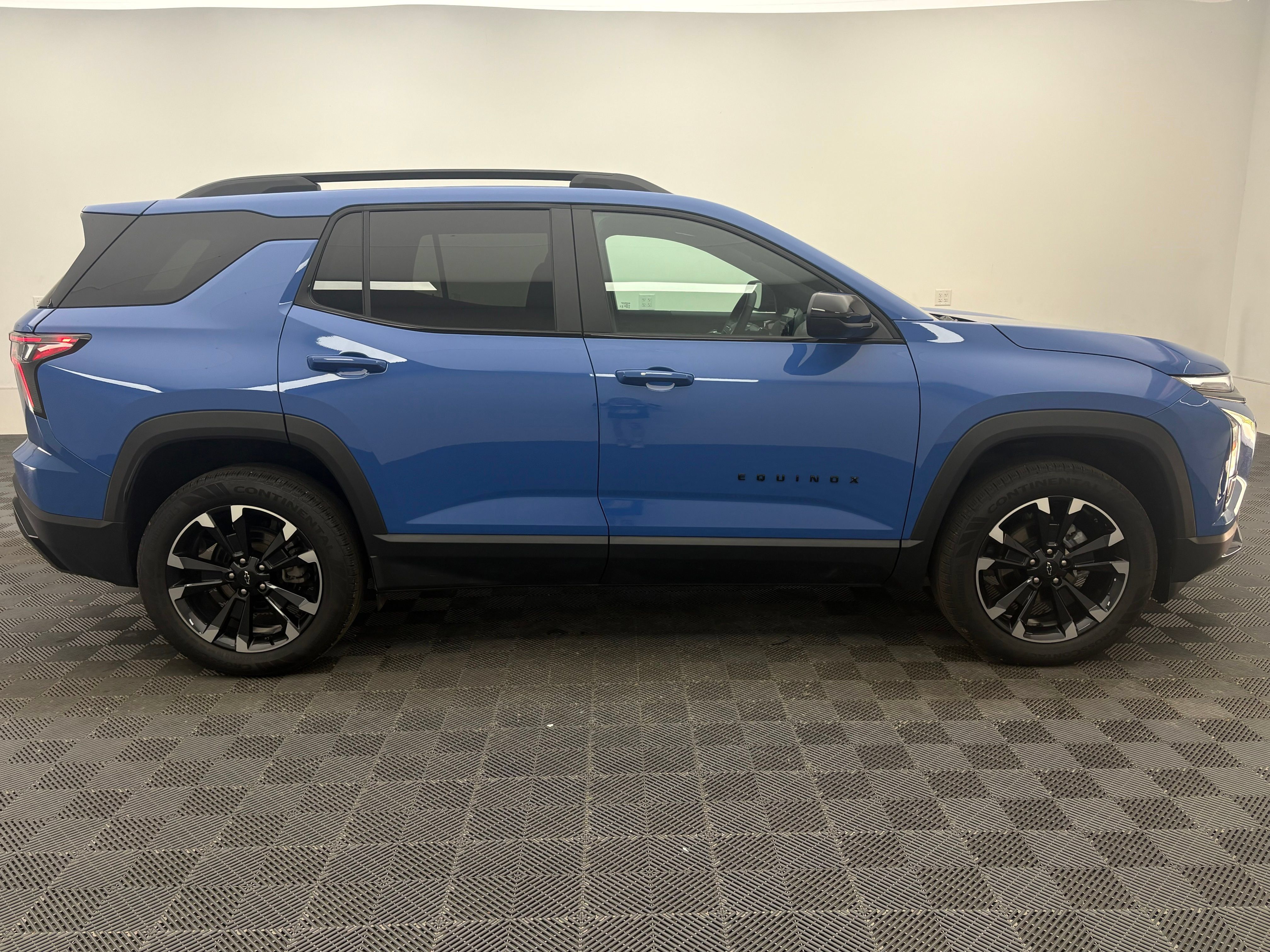 Used 2025 Chevrolet Equinox RS w/ Convenience Package III AWD/4WD image 5