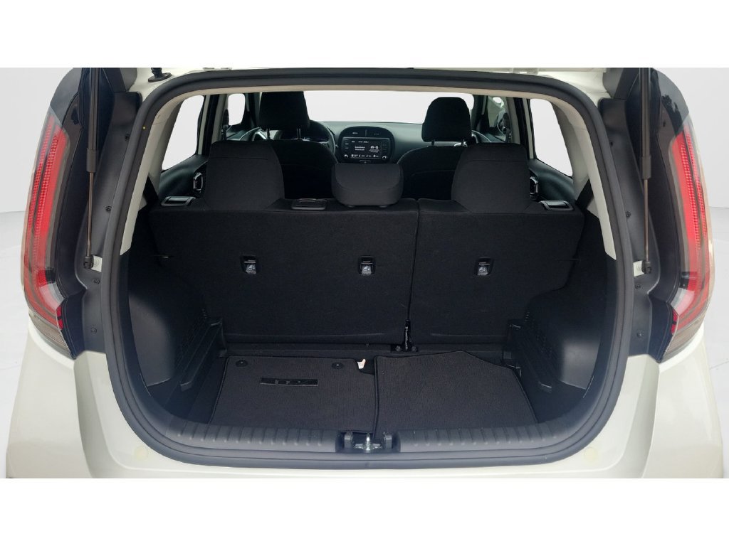 Used 2025 Kia Soul LX FWD image 9