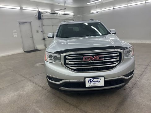 Used 2018 GMC Acadia SLT image 3