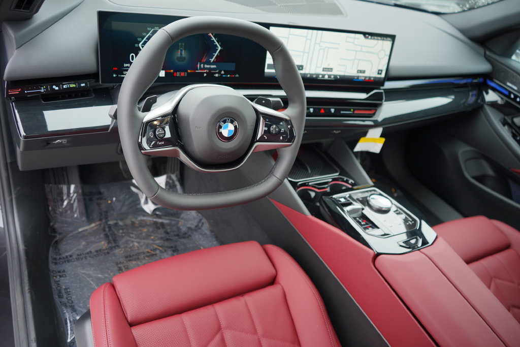 Used 2026 BMW 530i w/ Premium Package RWD image 13