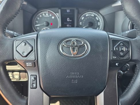 Used 2017 Toyota Tacoma TRD Off-Road AWD/4WD image 35