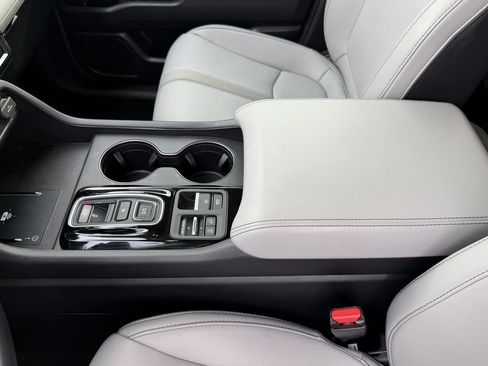 Used 2025 Honda Pilot EX-L image 19