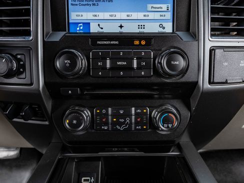 Used 2017 Ford F250 XLT w/ XLT Premium Package image 25