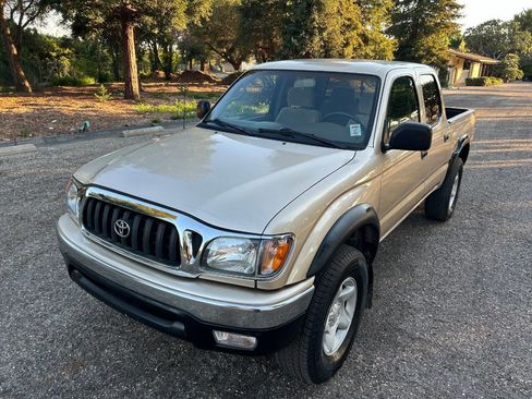 Used 2003 Toyota Tacoma PreRunner image 3