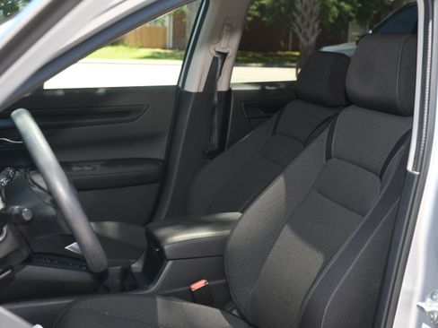 Used 2025 Honda CR-V EX image 9
