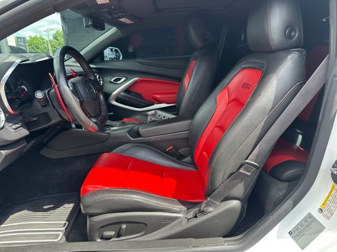 Used 2016 Chevrolet Camaro SS RWD image 9