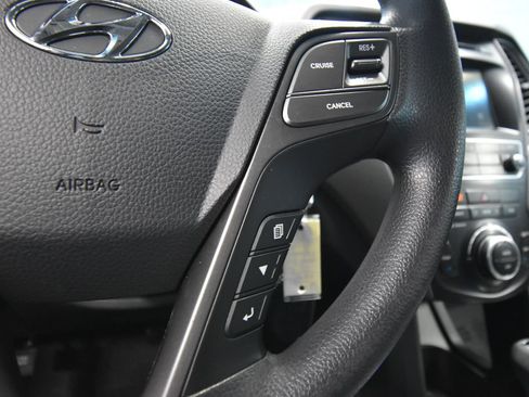 Used 2017 Hyundai Santa Fe SE FWD image 12