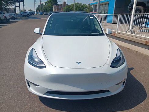 Used 2024 Tesla Model Y Long Range AWD/4WD image 8