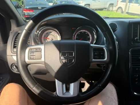 Used 2014 Dodge Grand Caravan SXT w/ UConnect Hands-Free Group FWD image 17
