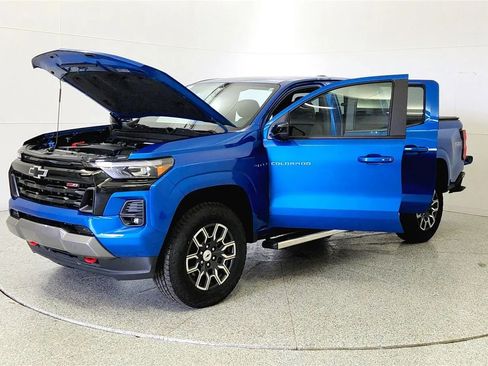 Used 2024 Chevrolet Colorado Z71 w/ Z71 Convenience Package 2 AWD/4WD image 10