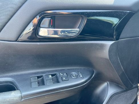 Used 2016 Honda Accord LX image 13