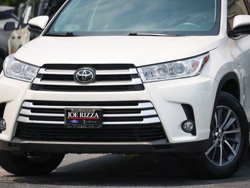 Used 2019 Toyota Highlander XLE AWD/4WD image 14