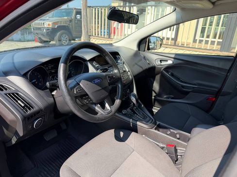 Used 2017 Ford Focus SE w/ Cold Weather Package FWD image 10