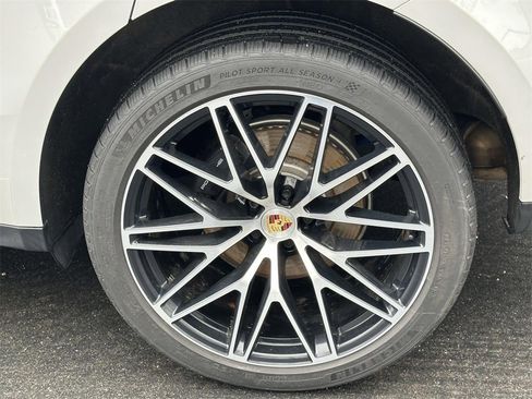 Used 2025 Porsche Macan image 8