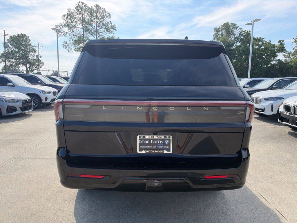 Used 2025 Lincoln Navigator Black Label AWD/4WD image 4