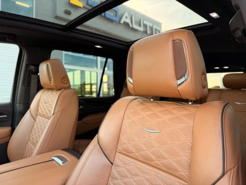 Used 2021 Cadillac Escalade Sport w/ LPO, ONYX Package AWD/4WD image 29