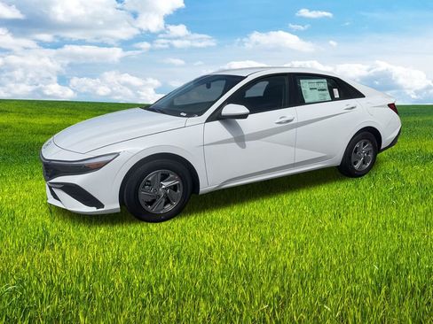 New 2026 Hyundai Elantra SE FWD image 4