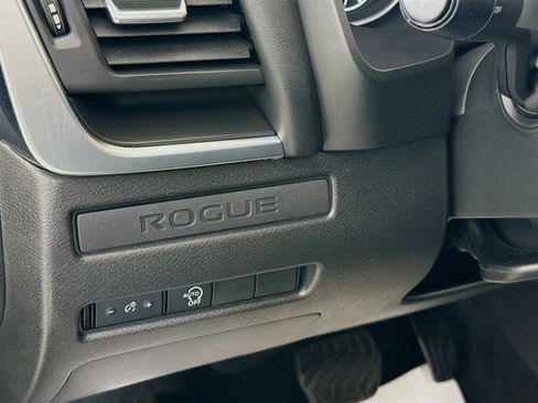 Used 2023 Nissan Rogue S AWD/4WD image 10