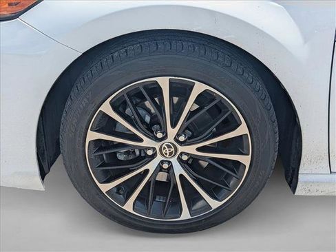 Used 2020 Toyota Camry SE FWD image 10