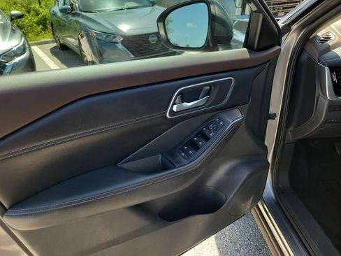Used 2021 Nissan Rogue SV w/ Premium Package FWD image 19