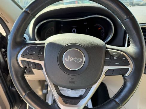 Used 2020 Jeep Grand Cherokee Laredo w/ 18" Wheel & 8.4" Radio Group AWD/4WD image 14