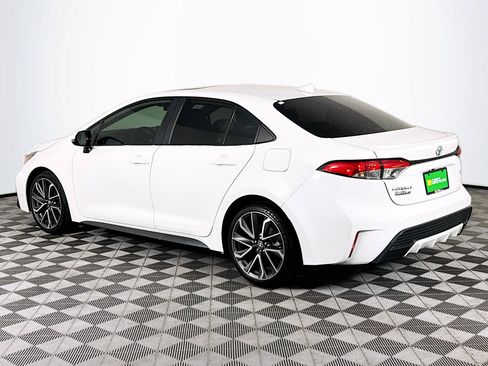 Used 2020 Toyota Corolla SE w/ SE Premium Package FWD image 6