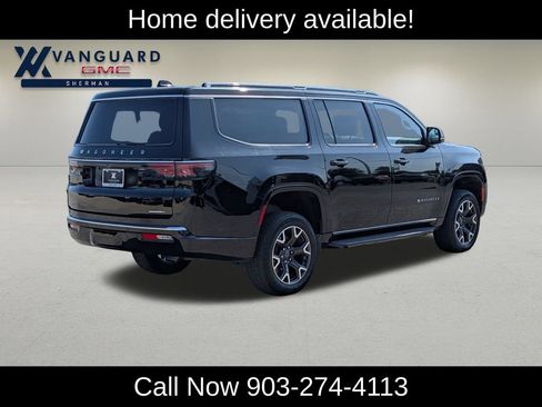 Used 2024 Jeep Wagoneer L Series III w/ Flexible Seating Group AWD/4WD image 9